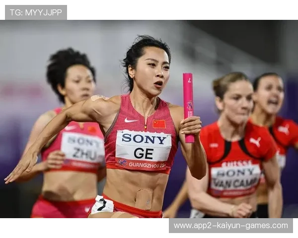 接力队混乱交接棒，现场一度失控：从运动场到职场的启示