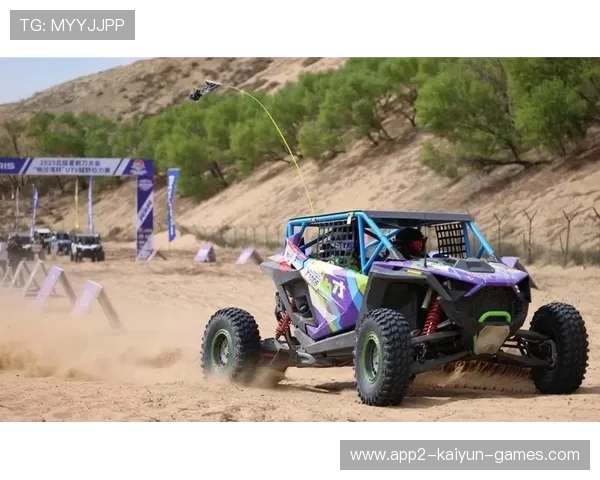 赛车越野赛:整车翻滚仍坚持完赛 赛车越野赛:整车翻滚仍坚持完赛