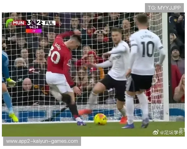 谢什科头球绝杀逆转获胜,曼联3比2击败富勒姆锁定联赛积分 谢什科头球绝杀逆转获胜,曼联3比2击败富勒姆锁定联赛积分
