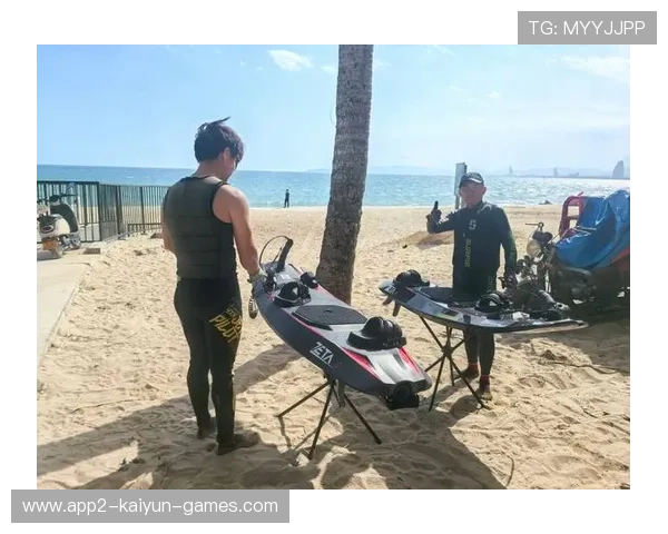 冲浪板制造材料演进对竞技表现的推动力